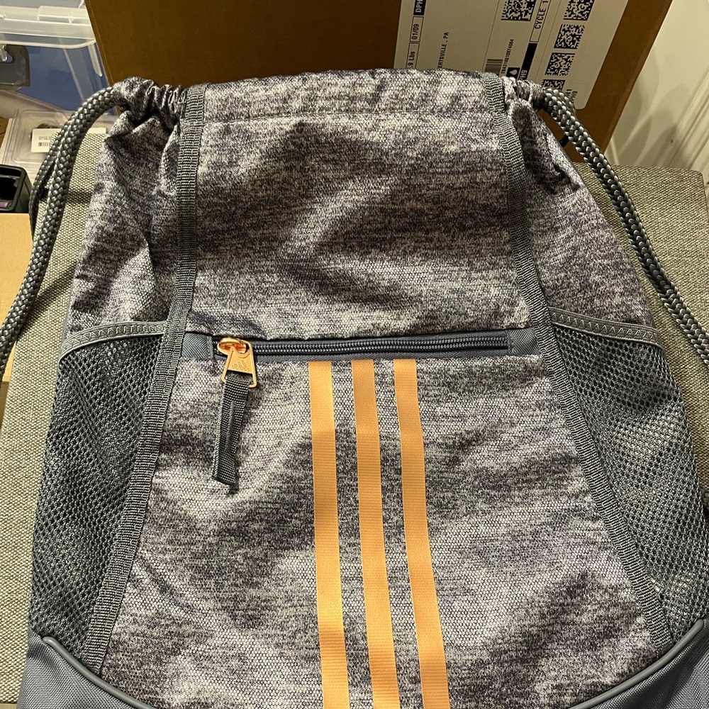 🎁 NWOT drawstring sack workout travel bag